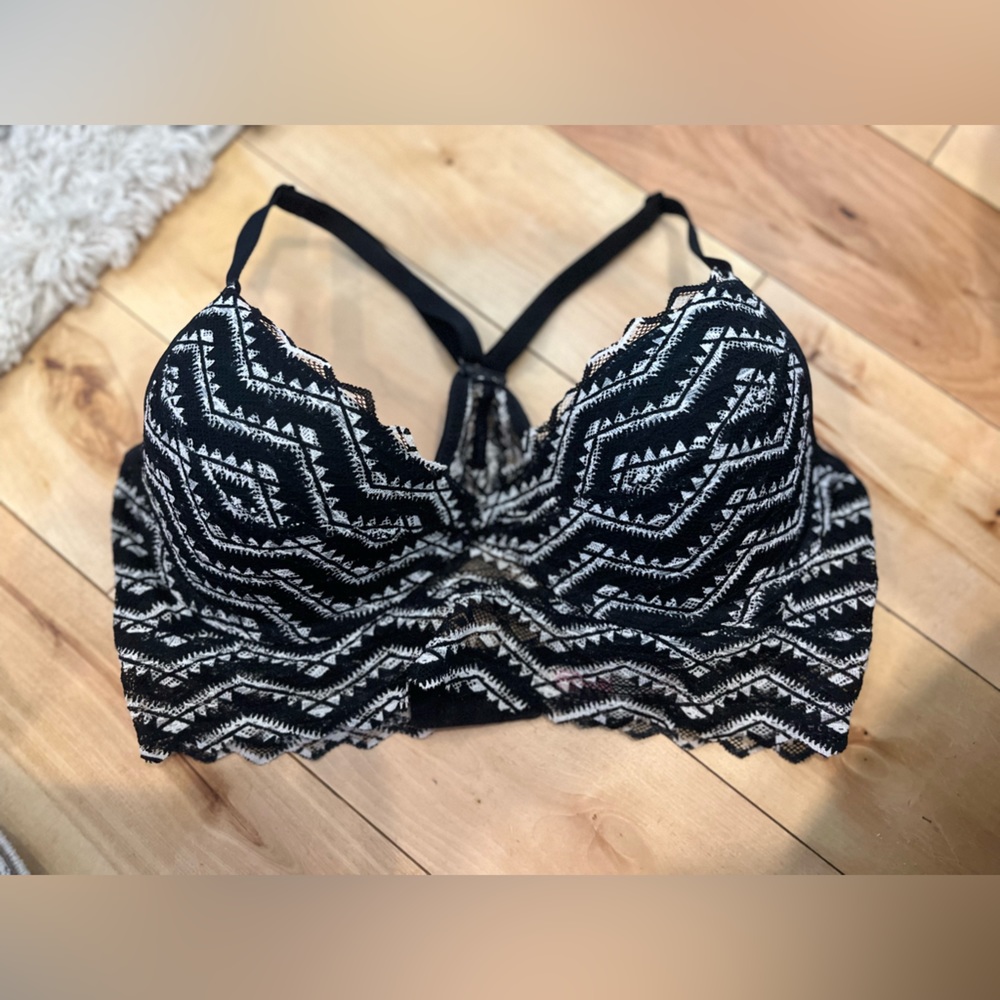 Black and white bralette (normal padding), super cute from a smoke free home.